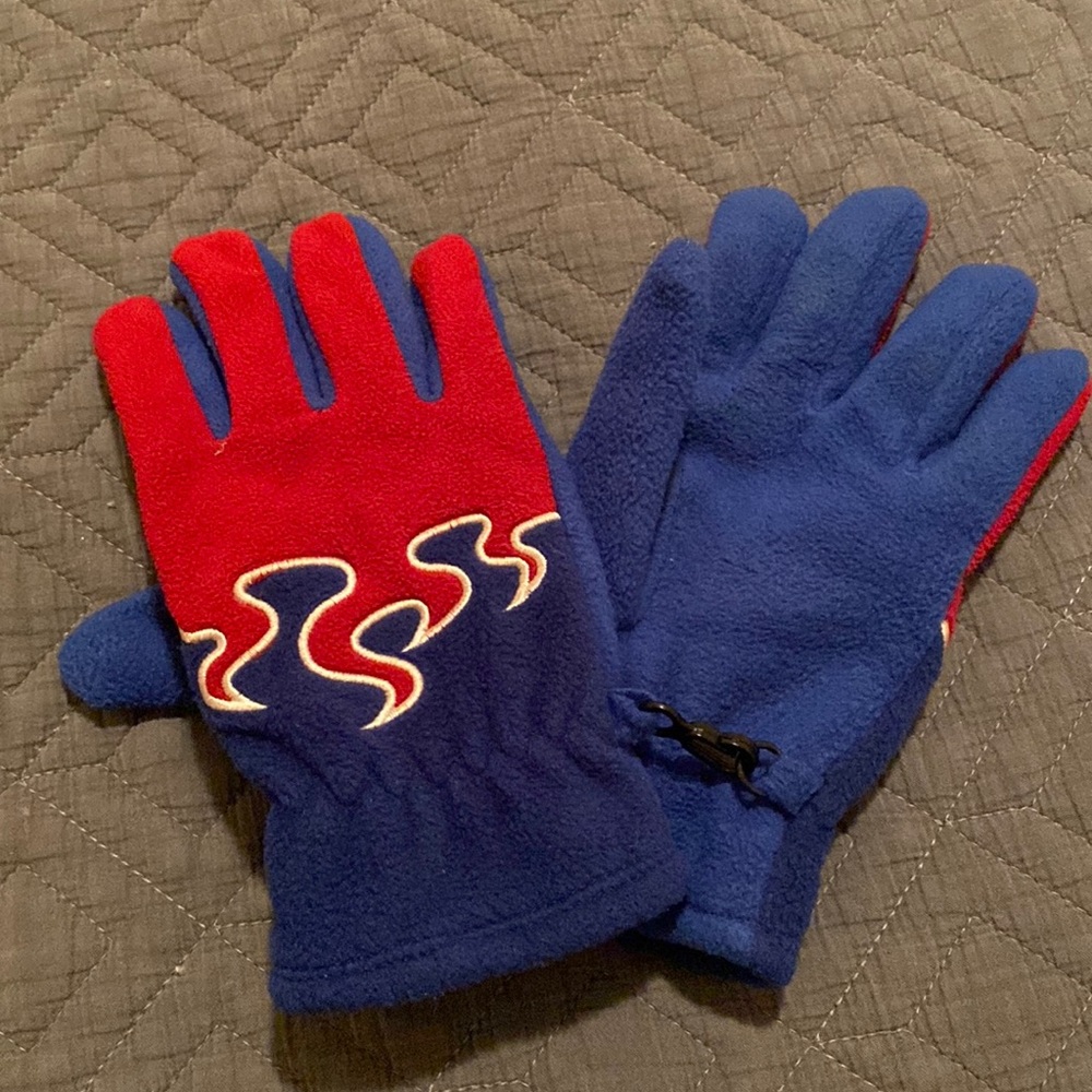 Brand new -never worn LL Bean kid’s fleece gloves L.  Tags removed